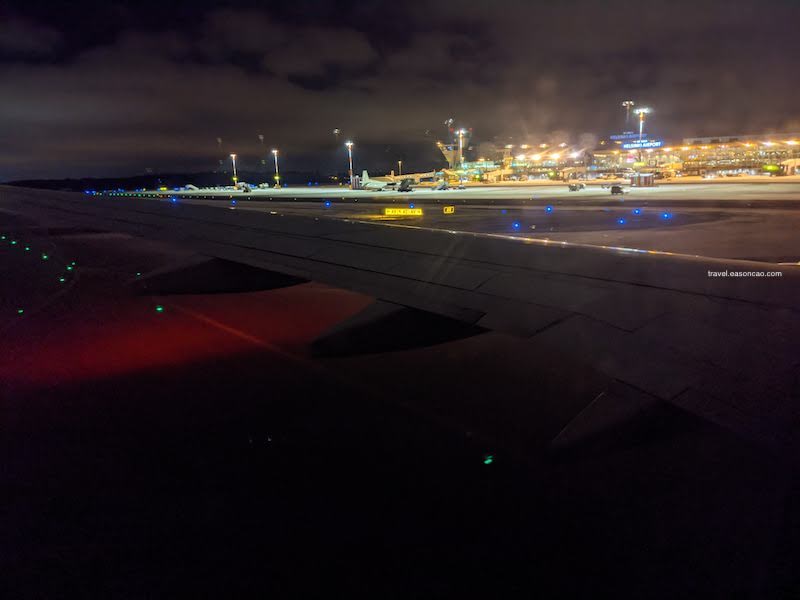 飛機降落在 Helsinkin 機場